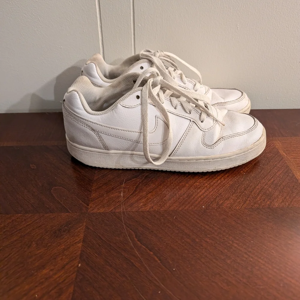 Nike White Enernon Low Sneakers Size 8‎